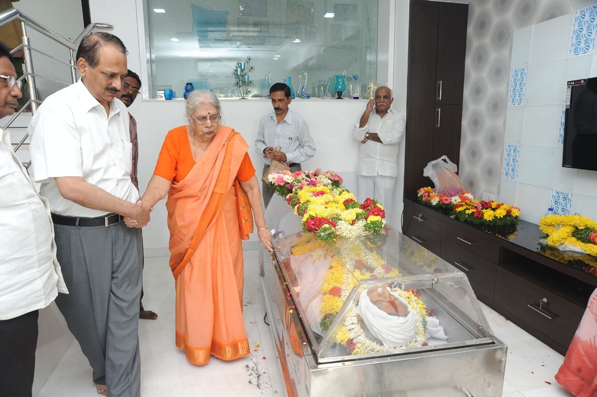 Jamuna Husband Ramana Rao Condolences Photos - 20 / 117 photos