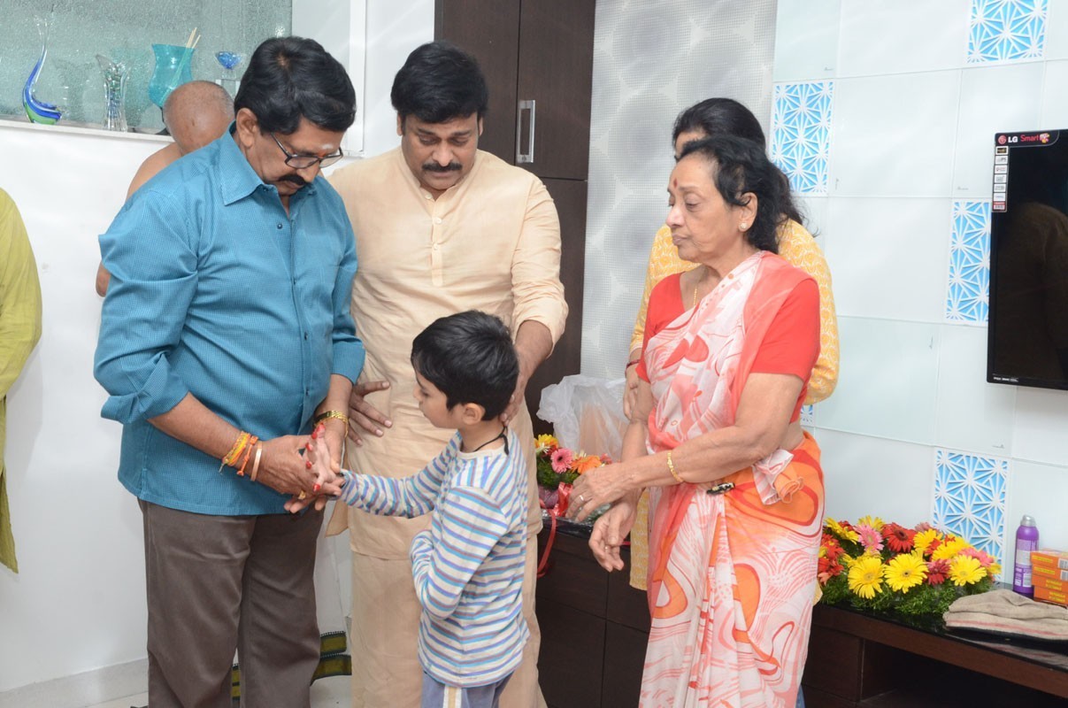 Jamuna Husband Ramana Rao Condolences Photos - 102 / 117 photos