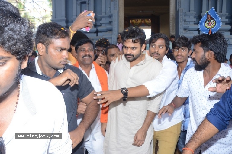 Jawaan Movie Team at Maddi Anjaneya Swamy Temple - 9 / 17 photos