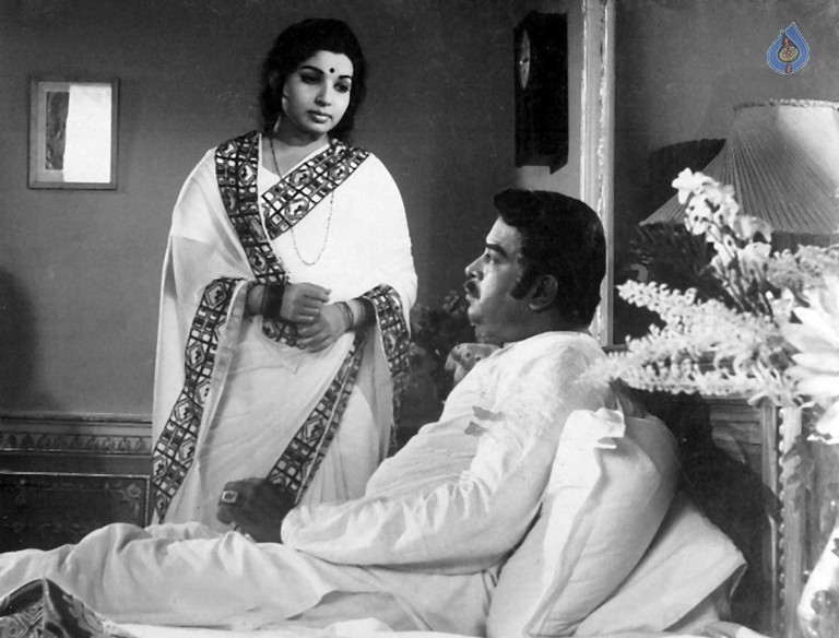 Jayalalithaa Old Photos - 3 / 11 photos