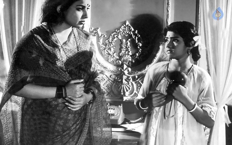 Jayalalithaa Old Photos - 7 / 11 photos