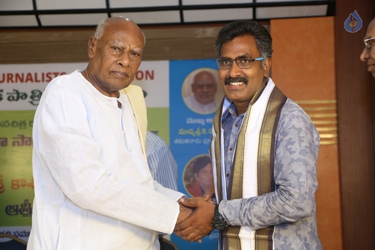 Journalists Association Felicitates Dadasaheb Phalke K Viswanath - 43 / 52 photos