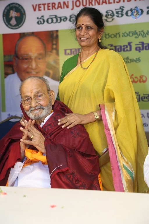 Journalists Association Felicitates Dadasaheb Phalke K Viswanath - 47 / 52 photos