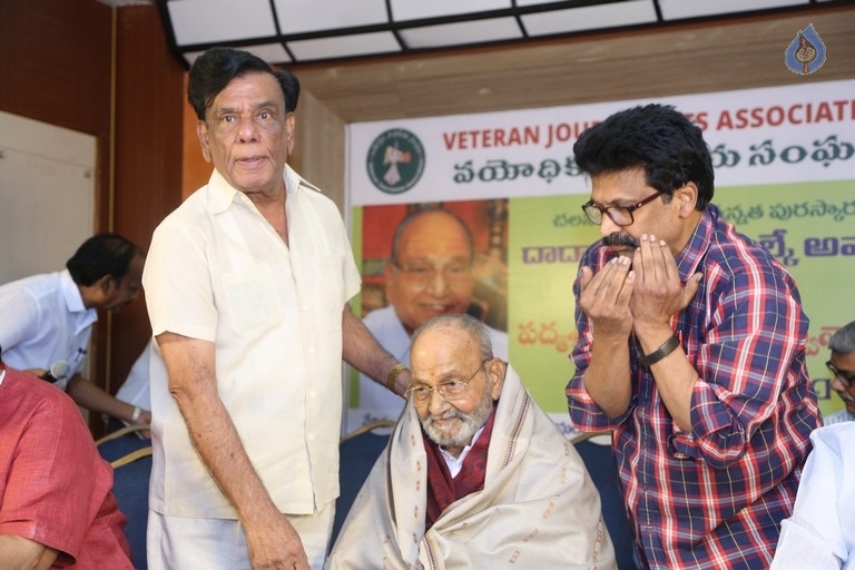 Journalists Association Felicitates Dadasaheb Phalke K Viswanath - 48 / 52 photos