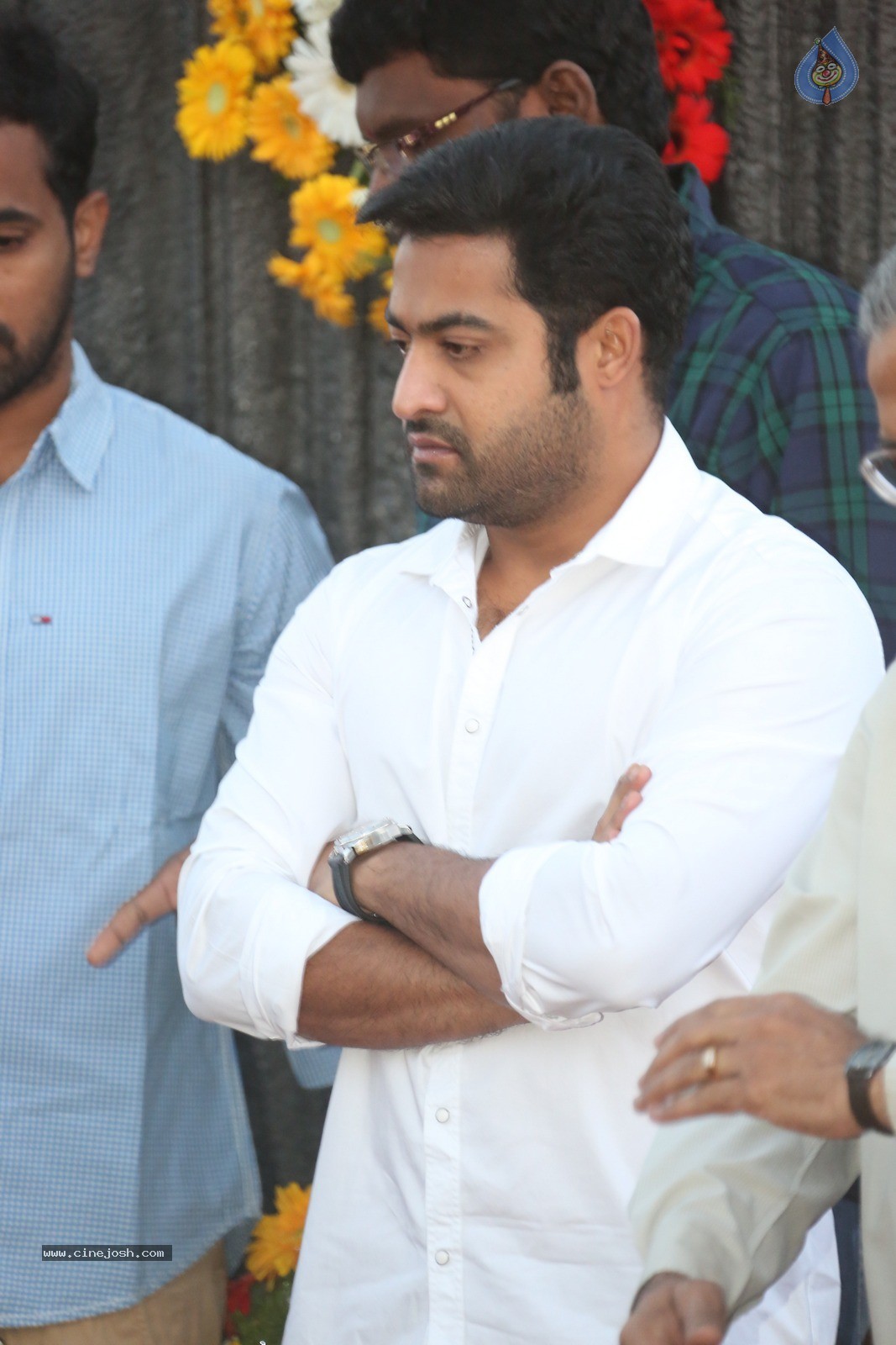Jr NTR at NTR Ghat - 25 / 60 photos