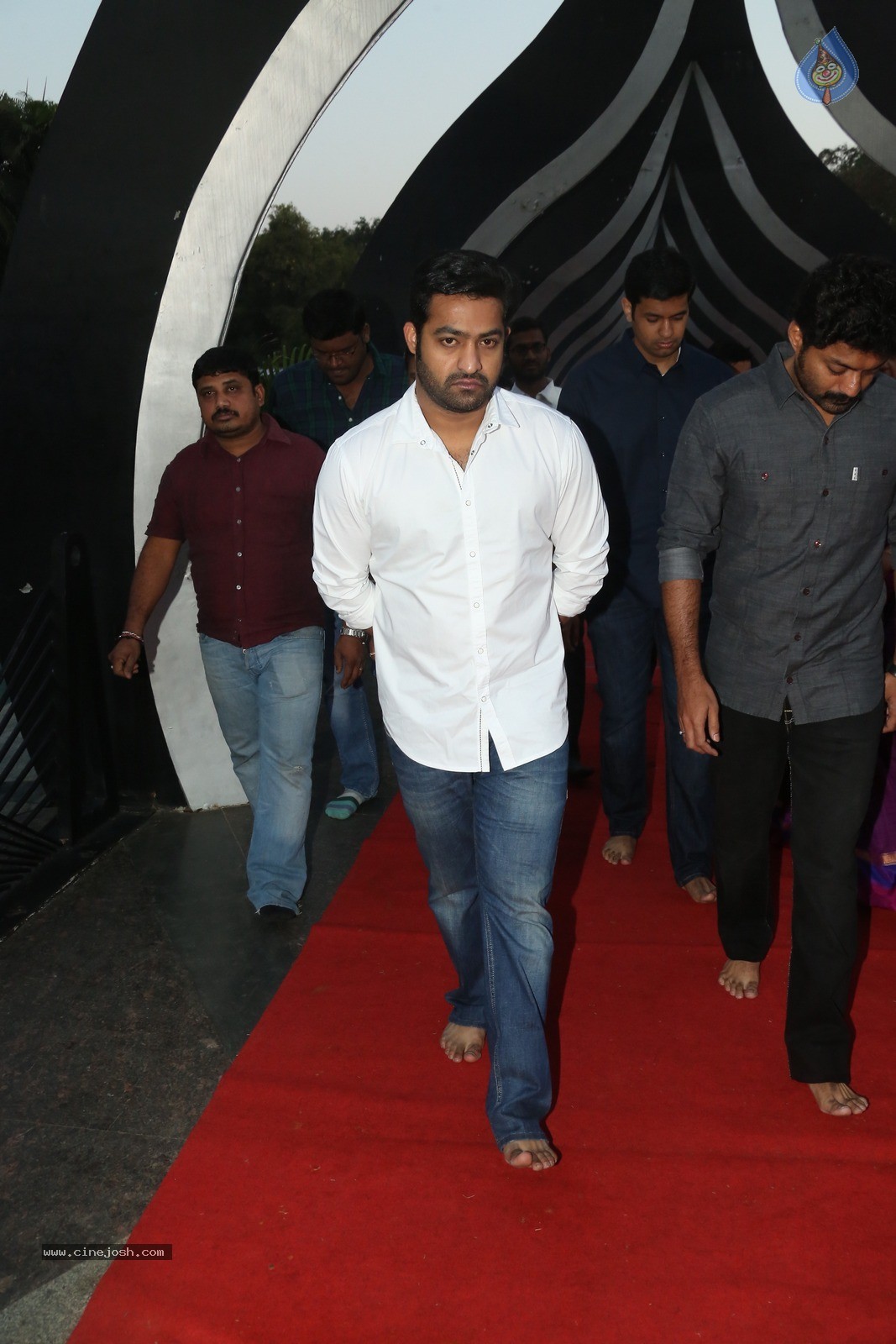 Jr NTR at NTR Ghat - 27 / 60 photos
