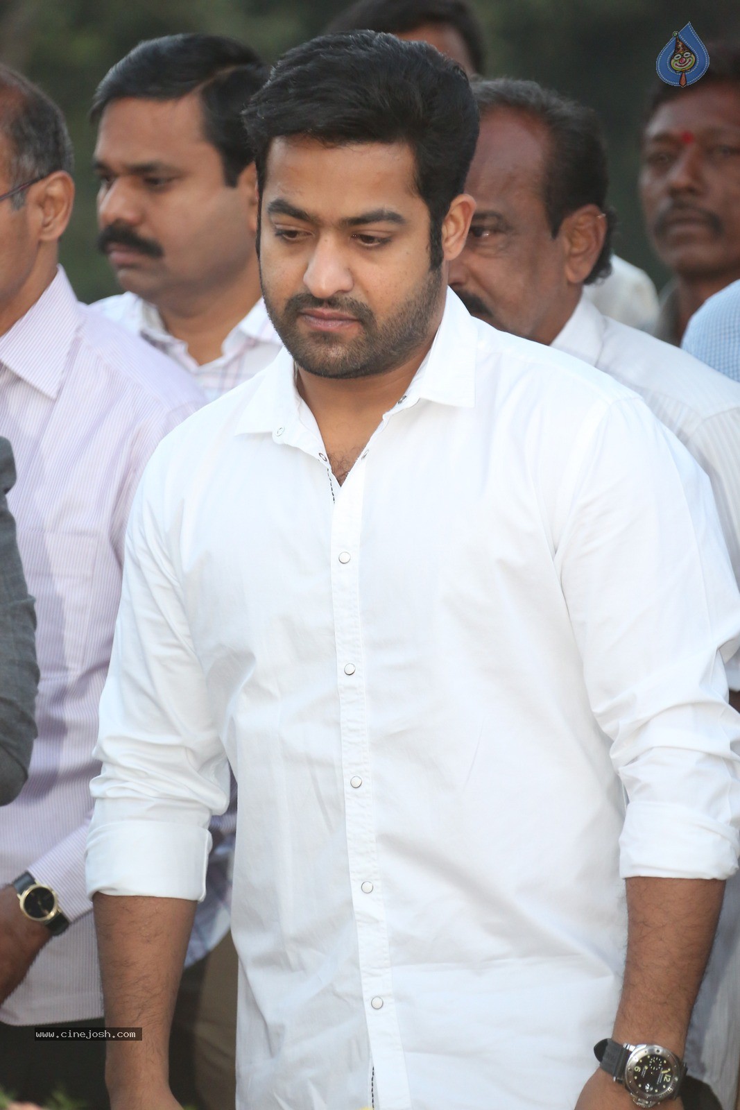 Jr NTR at NTR Ghat - 31 / 60 photos