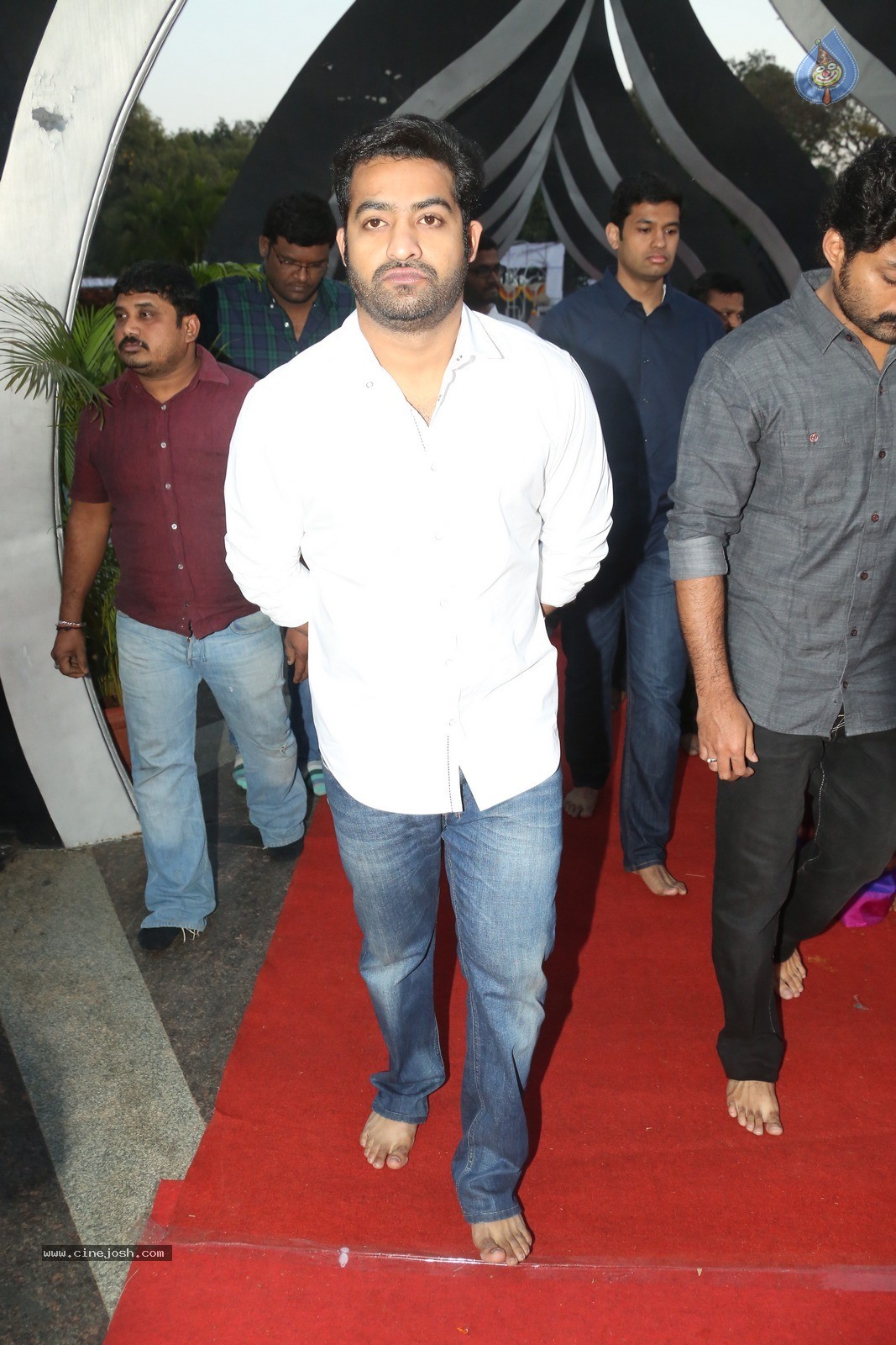 Jr NTR at NTR Ghat - 32 / 60 photos