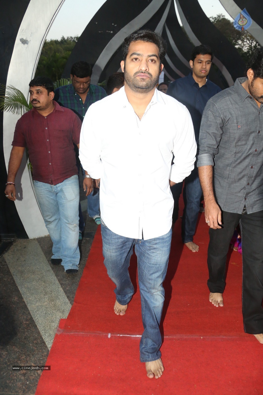 Jr NTR at NTR Ghat - 37 / 60 photos