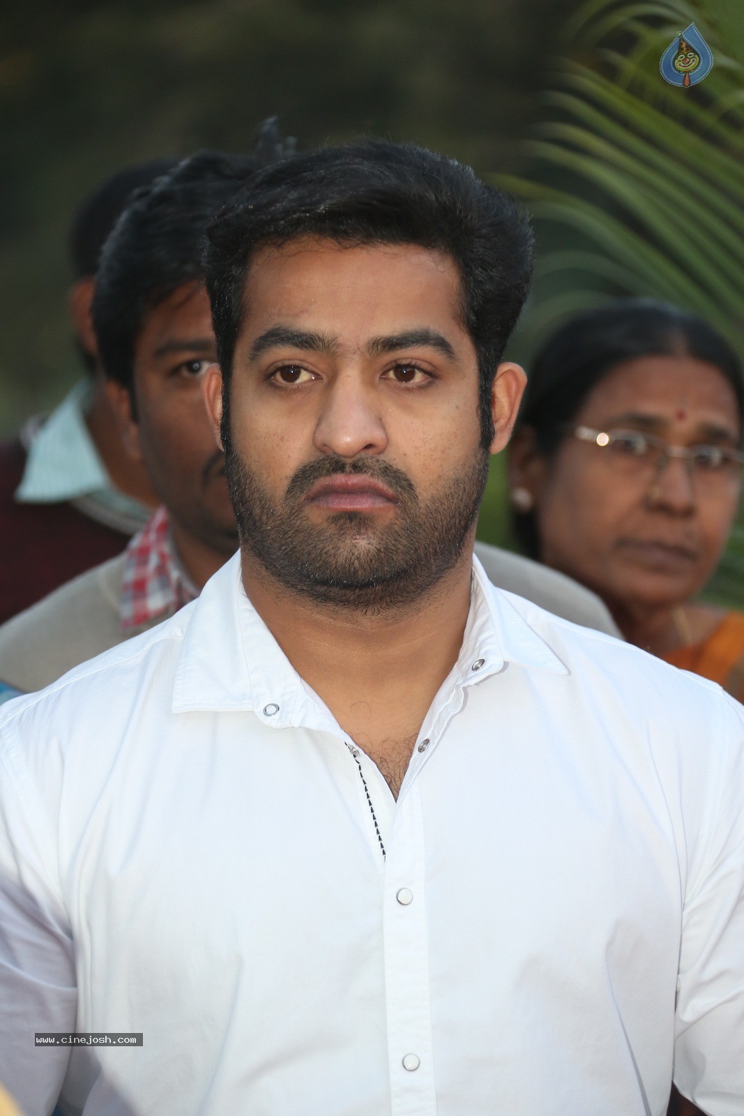 Jr NTR at NTR Ghat - 38 / 60 photos