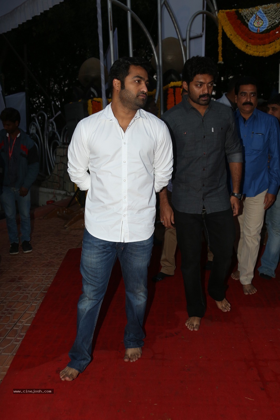 Jr NTR at NTR Ghat - 40 / 60 photos