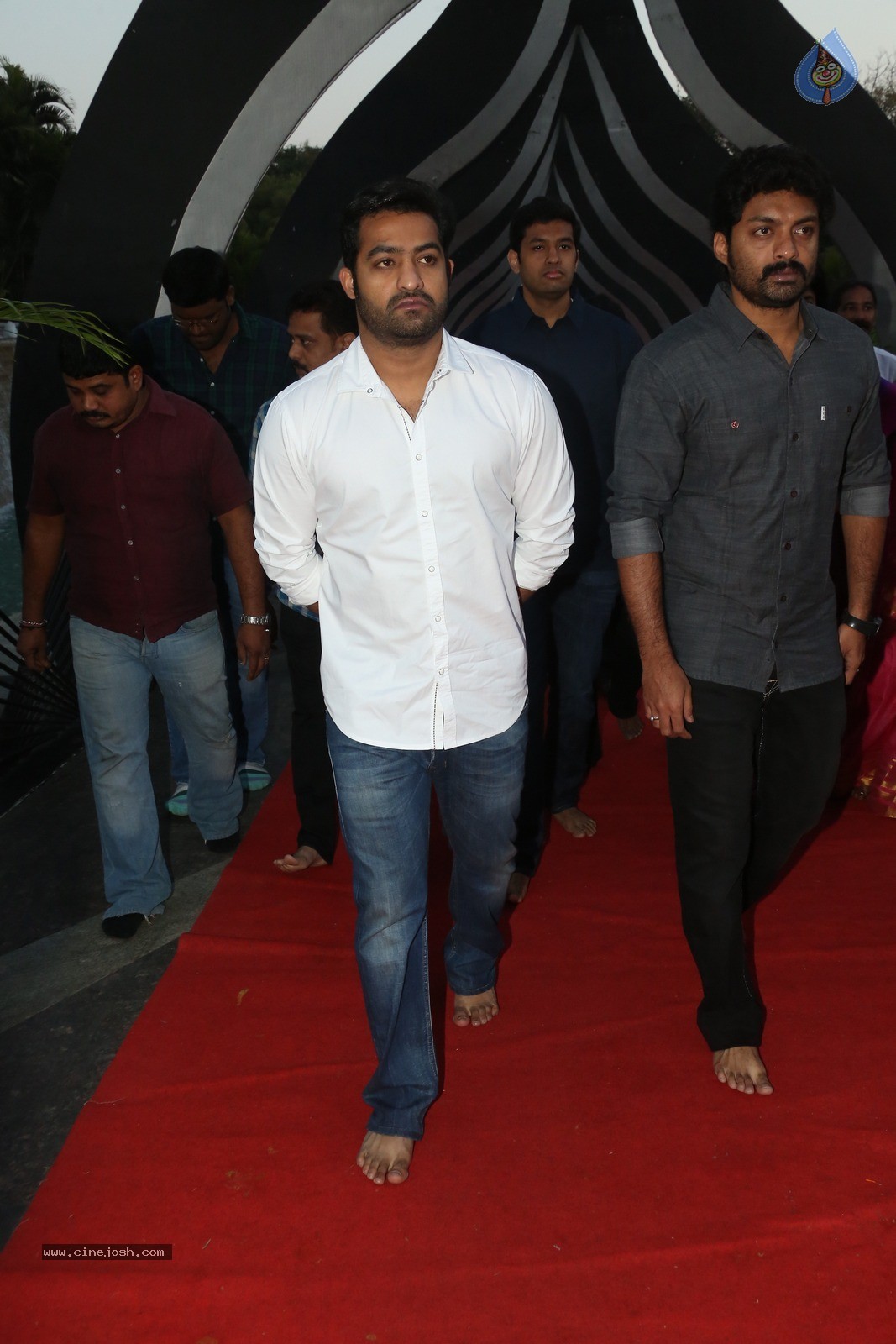 Jr NTR at NTR Ghat - 42 / 60 photos