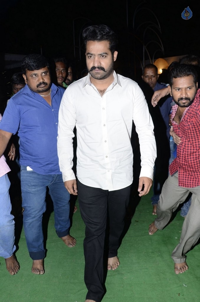 JR NTR visits NTR Ghat on NTR Birth Anniversary - 2 / 47 photos