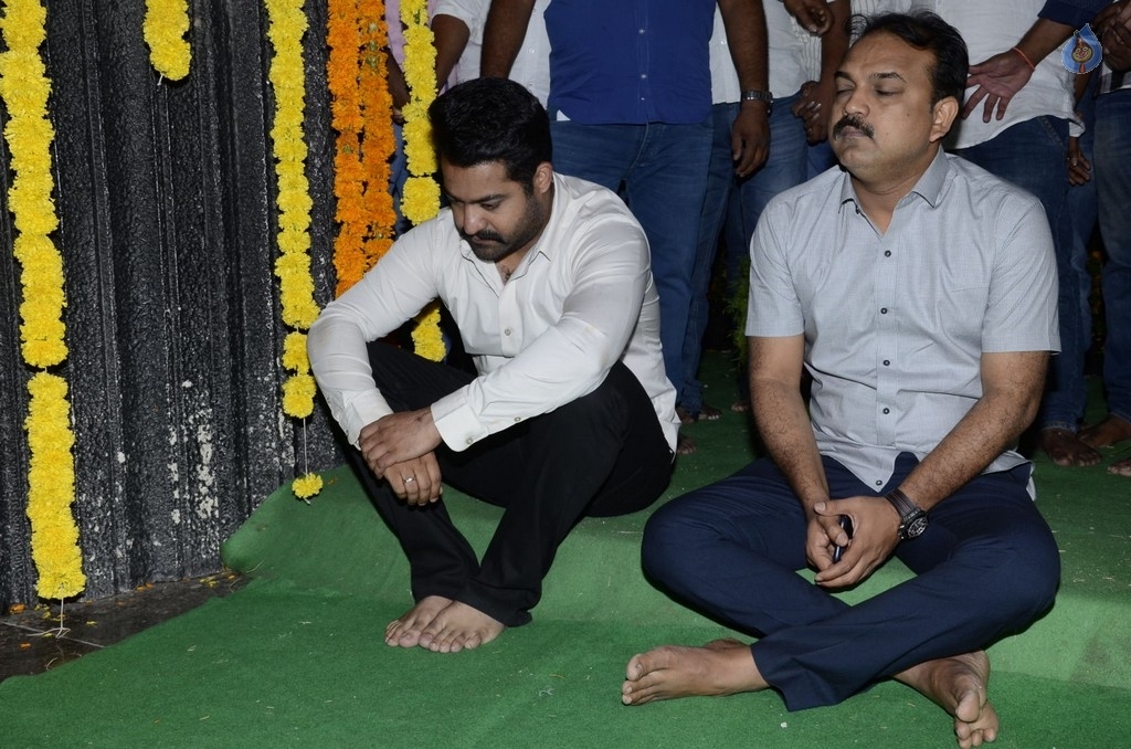 JR NTR visits NTR Ghat on NTR Birth Anniversary - 8 / 47 photos