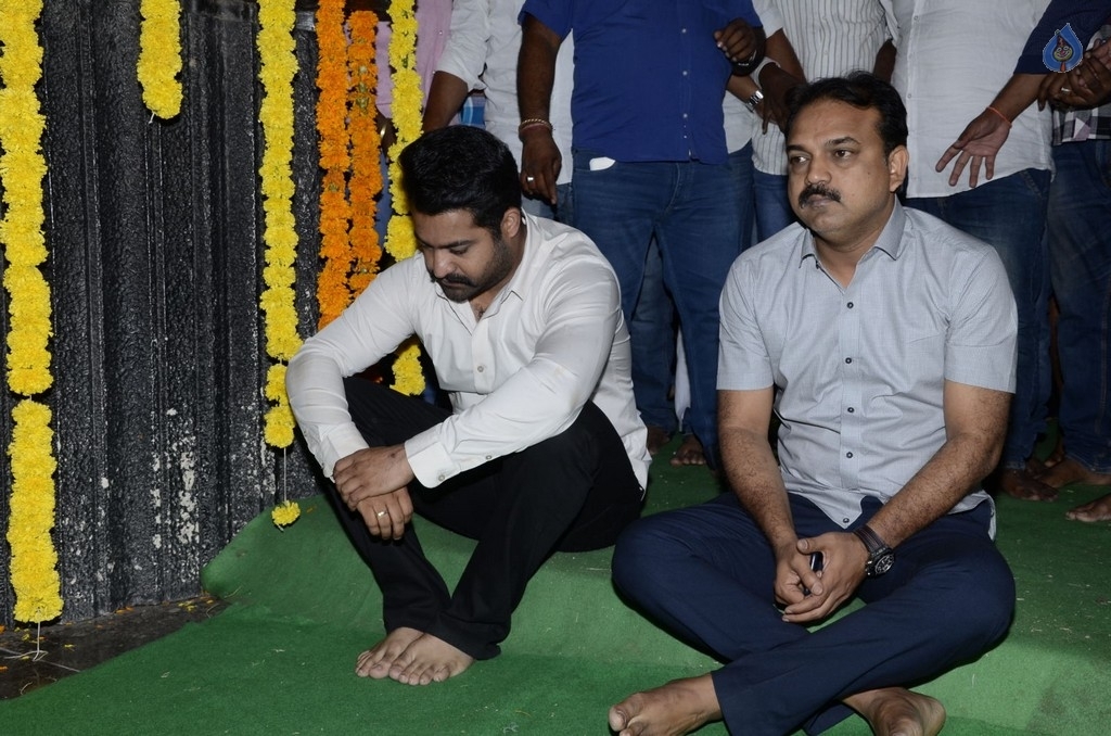 JR NTR visits NTR Ghat on NTR Birth Anniversary - 42 / 47 photos