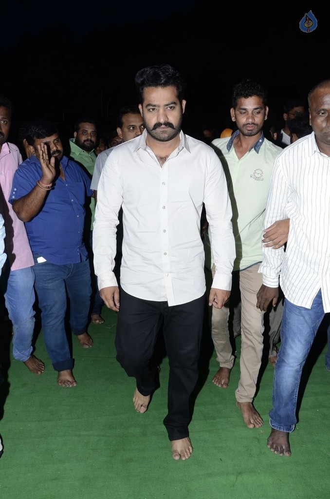 JR NTR visits NTR Ghat on NTR Birth Anniversary - 47 / 47 photos