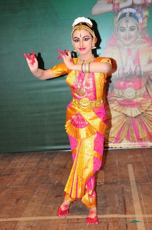 K A Lakshmi Bharatanatyam Arangetram Photos - 1 / 38 photos