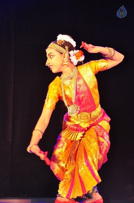 K A Lakshmi Bharatanatyam Arangetram Photos - 13 / 38 photos