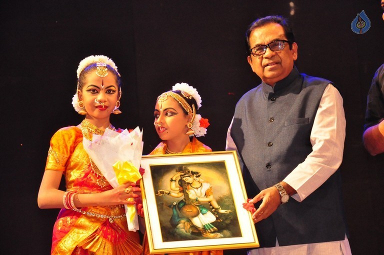 K A Lakshmi Bharatanatyam Arangetram Photos - 14 / 38 photos