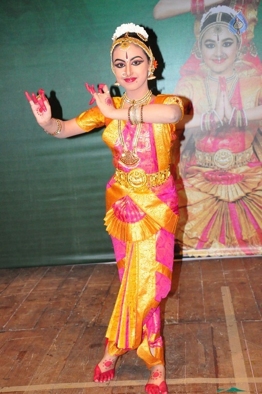 K A Lakshmi Bharatanatyam Arangetram Photos - 18 / 38 photos