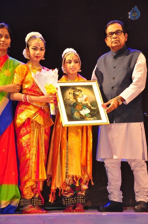 K A Lakshmi Bharatanatyam Arangetram Photos - 28 / 38 photos