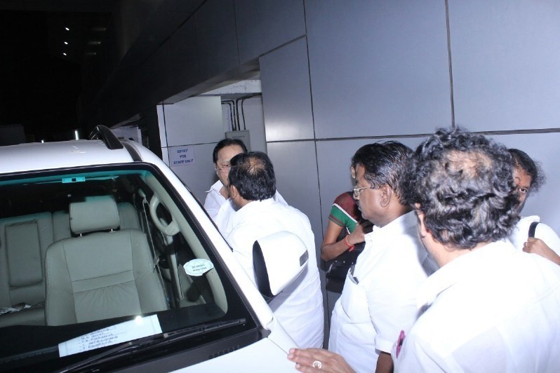 K Balachander Condolences Photos - 52 / 71 photos