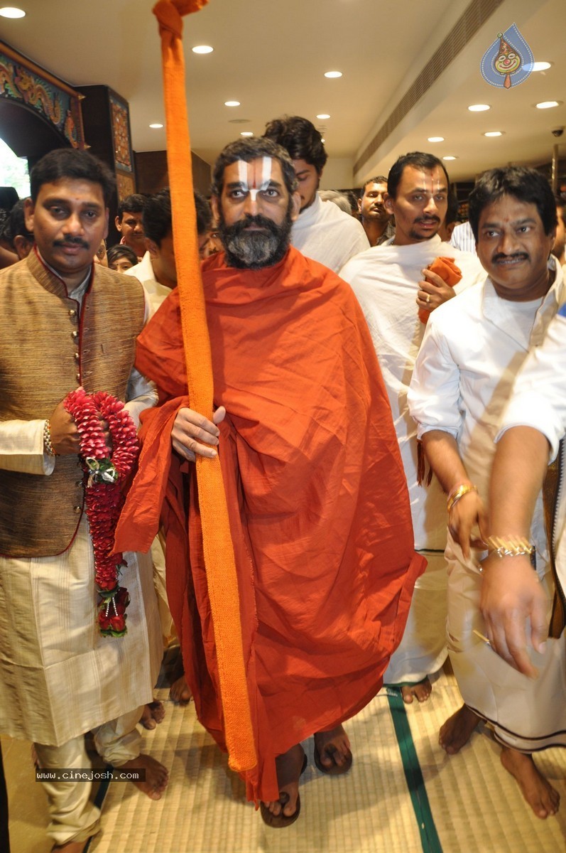 Kancheepuram Varamahalakshmi Showroom Inauguration - 14 / 21 photos