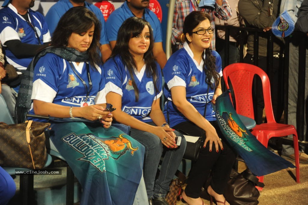 Karnataka Bulldozers VS Chennai Rhinos Match  - 60 / 129 photos