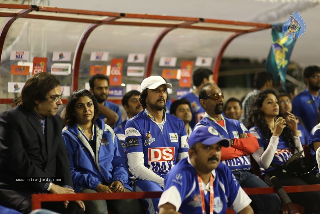 Karnataka Bulldozers Vs Mumbai Heroes Match - 50 / 202 photos