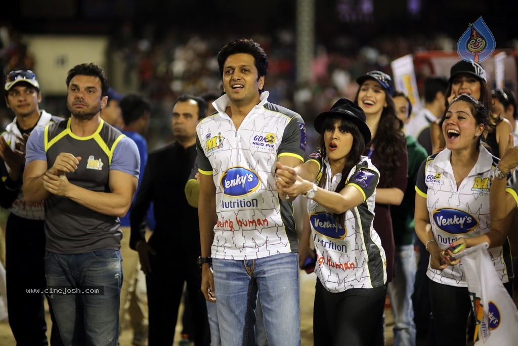 Karnataka Bulldozers Vs Mumbai Heroes Match - 85 / 202 photos