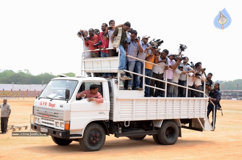 KCR Sworn in as Telangana CM - 44 / 97 photos