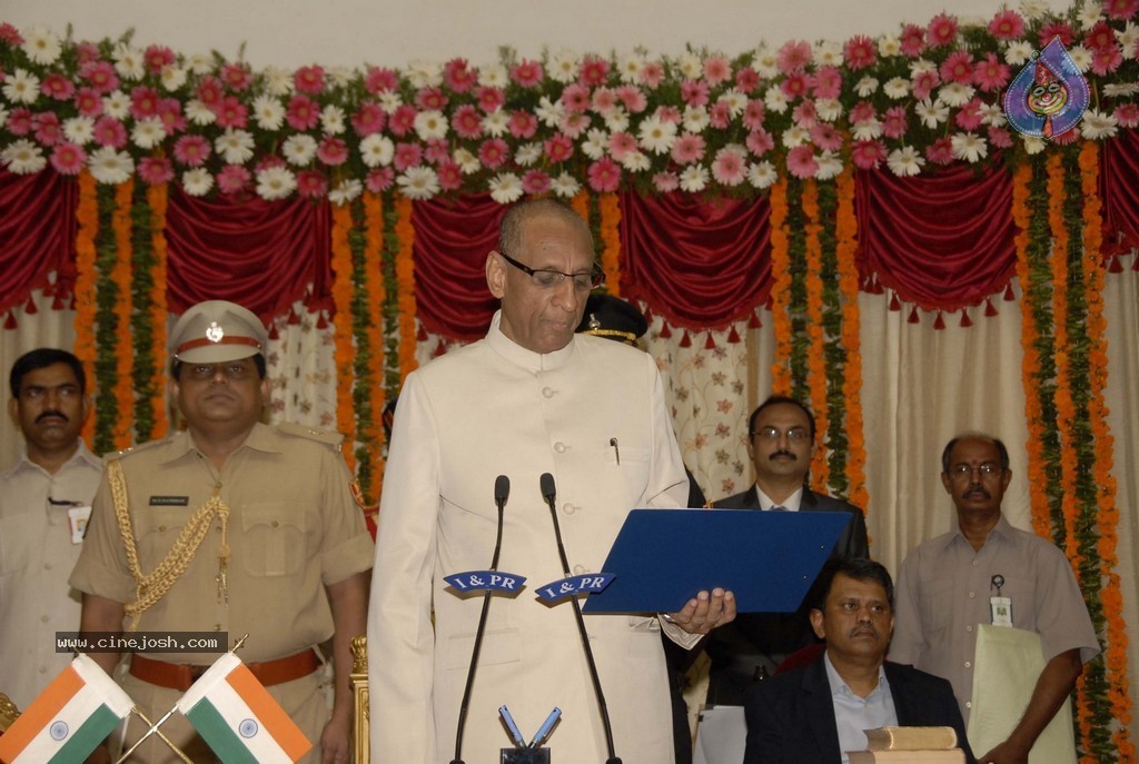 KCR Sworn in as Telangana CM - 51 / 97 photos
