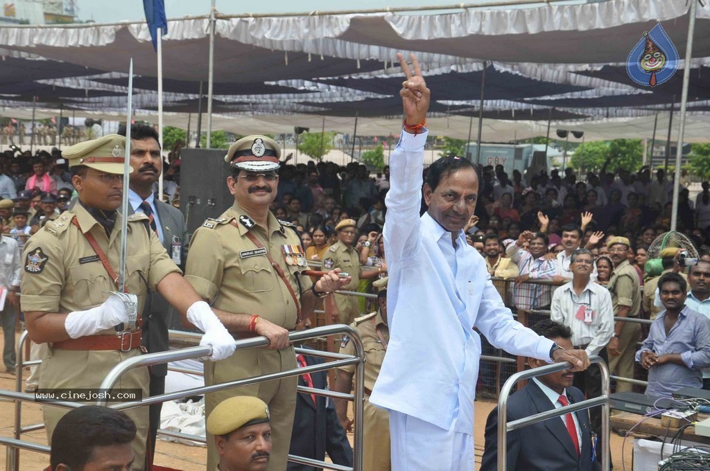 KCR Sworn in as Telangana CM - 57 / 97 photos