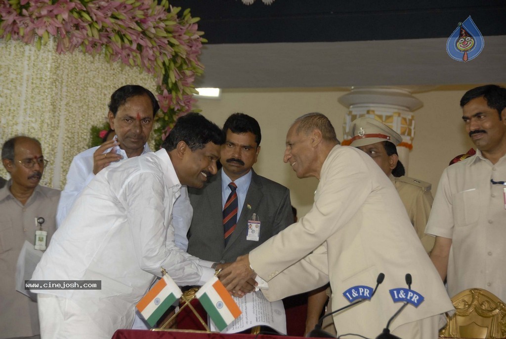 KCR Sworn in as Telangana CM - 80 / 97 photos