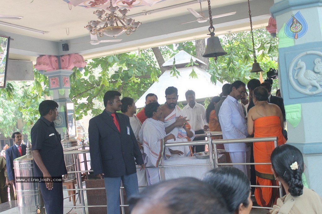 KCR Sworn in as Telangana CM - 83 / 97 photos