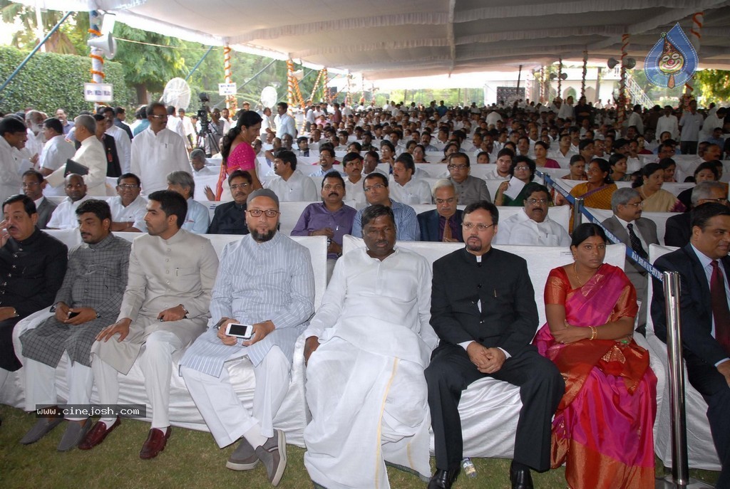 KCR Sworn in as Telangana CM - 93 / 97 photos