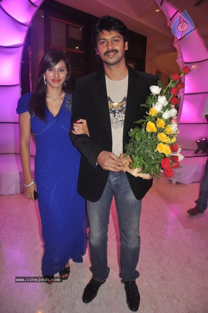 Keerthi with Rakesh Wedding Sangeet Photos - 28 / 77 photos