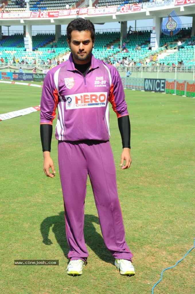 Kerala Strikers VS Bengal Tigers Match Photos - 52 / 94 photos