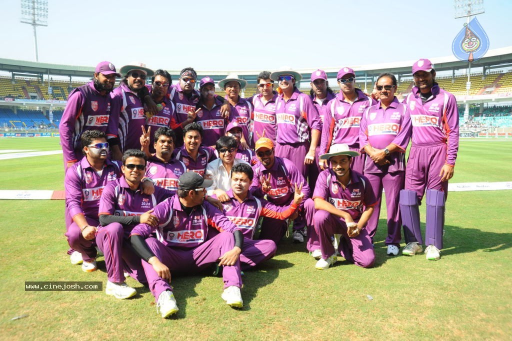 Kerala Strikers VS Bengal Tigers Match Photos - 54 / 94 photos