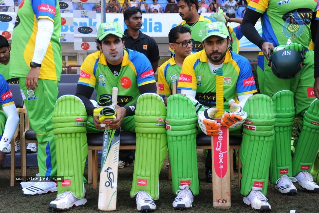 Kerala Strikers VS Bengal Tigers Match Photos - 60 / 94 photos