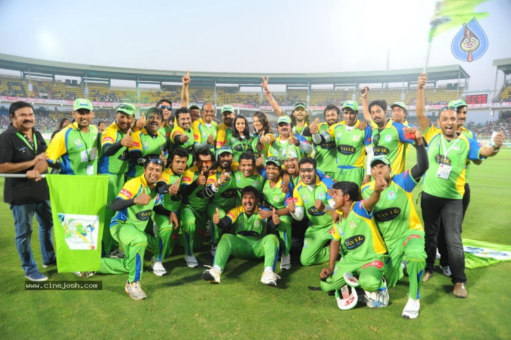 Kerala Strikers VS Bengal Tigers Match Photos - 79 / 94 photos