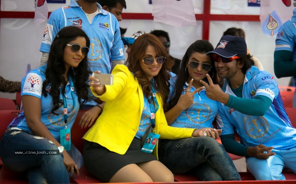Kerala Strikers Vs Bhojpuri Dabanggs Match Photos - 91 / 183 photos