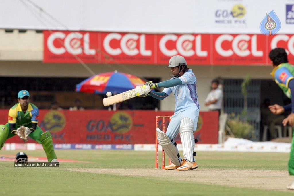Kerala Strikers Vs Bhojpuri Dabanggs Match Photos - 93 / 183 photos