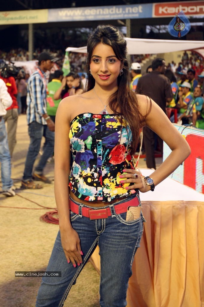 Kerala Strikers Vs Bhojpuri Dabanggs Match Photos - 111 / 183 photos