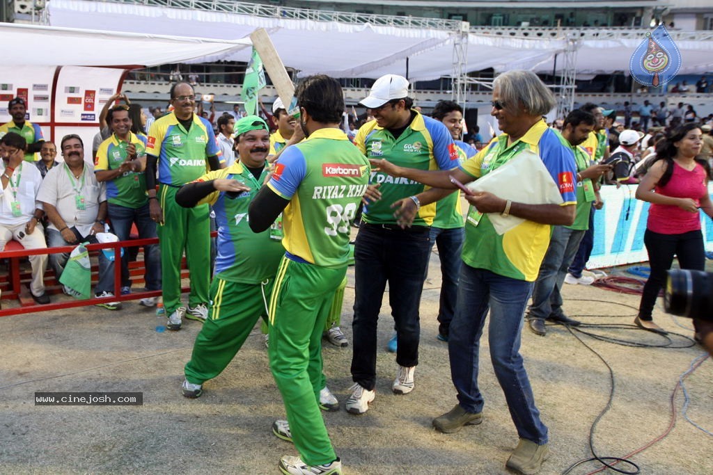 Kerala Strikers Vs Bhojpuri Dabanggs Match Photos - 122 / 183 photos