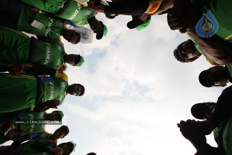 Kerala Strikers Vs Bhojpuri Dabanggs Match Photos - 127 / 183 photos