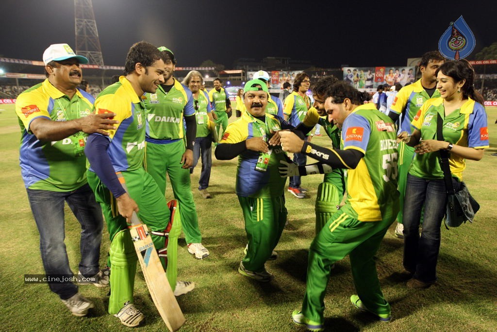 Kerala Strikers Vs Bhojpuri Dabanggs Match Photos - 135 / 183 photos