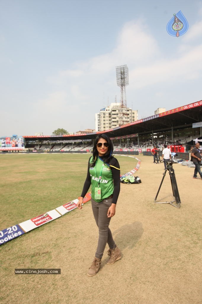 Kerala Strikers Vs Bhojpuri Dabanggs Match Photos - 140 / 183 photos