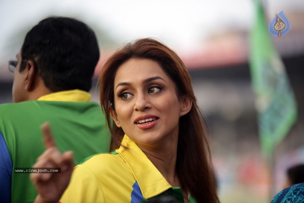 Kerala Strikers Vs Bhojpuri Dabanggs Match Photos - 142 / 183 photos