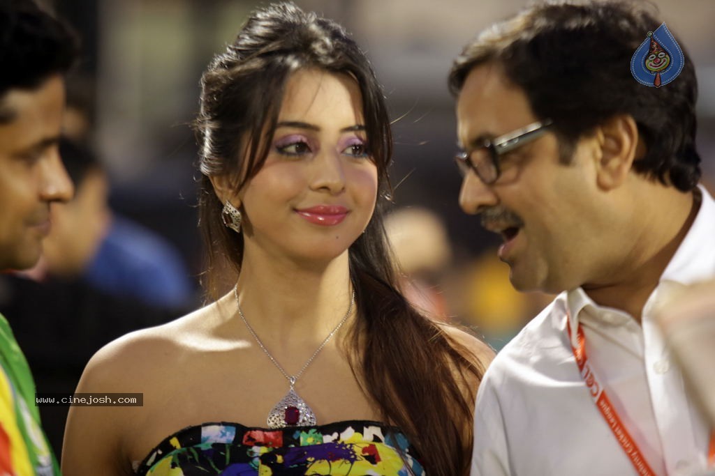 Kerala Strikers Vs Bhojpuri Dabanggs Match Photos - 156 / 183 photos